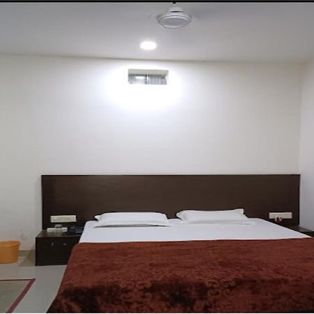Supreme Guest House By Wb Inn Agra  Ngoại thất bức ảnh