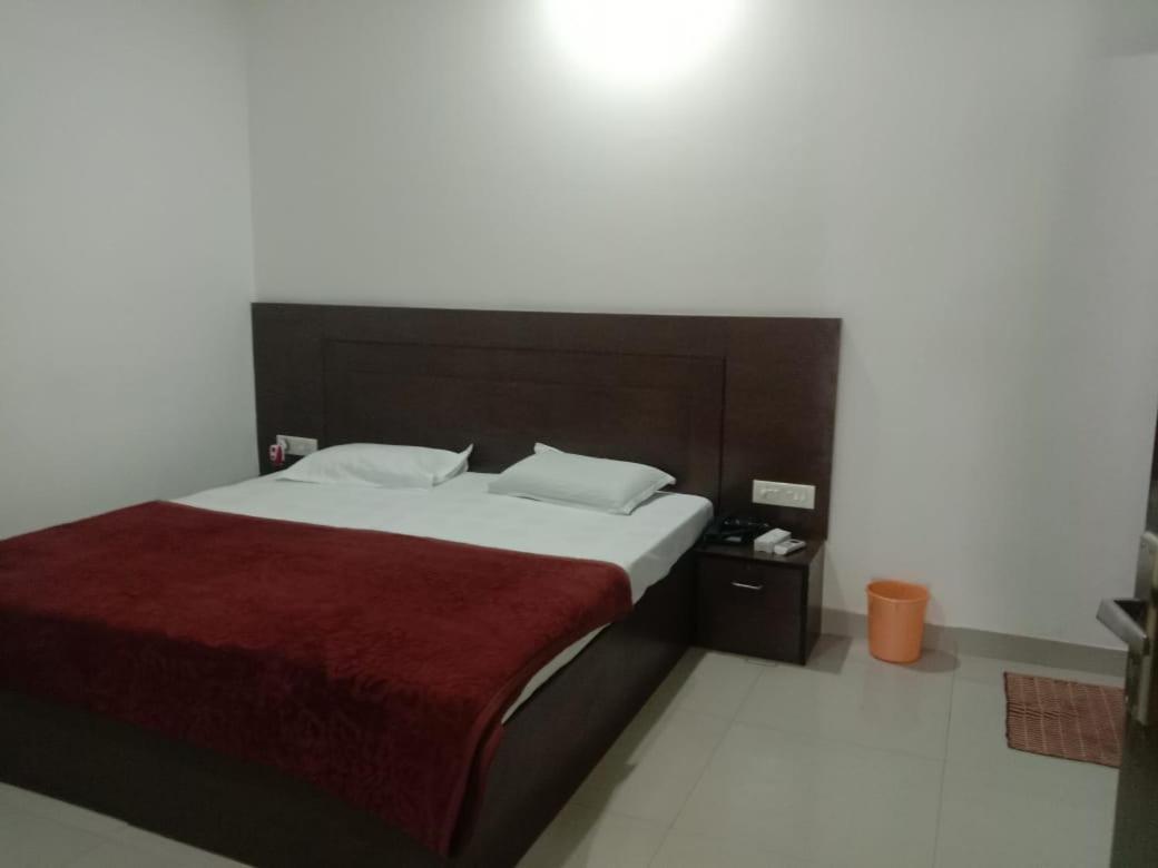 Supreme Guest House By Wb Inn Agra  Ngoại thất bức ảnh