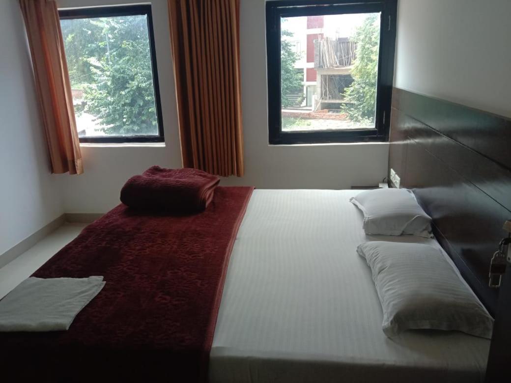 Supreme Guest House By Wb Inn Agra  Ngoại thất bức ảnh