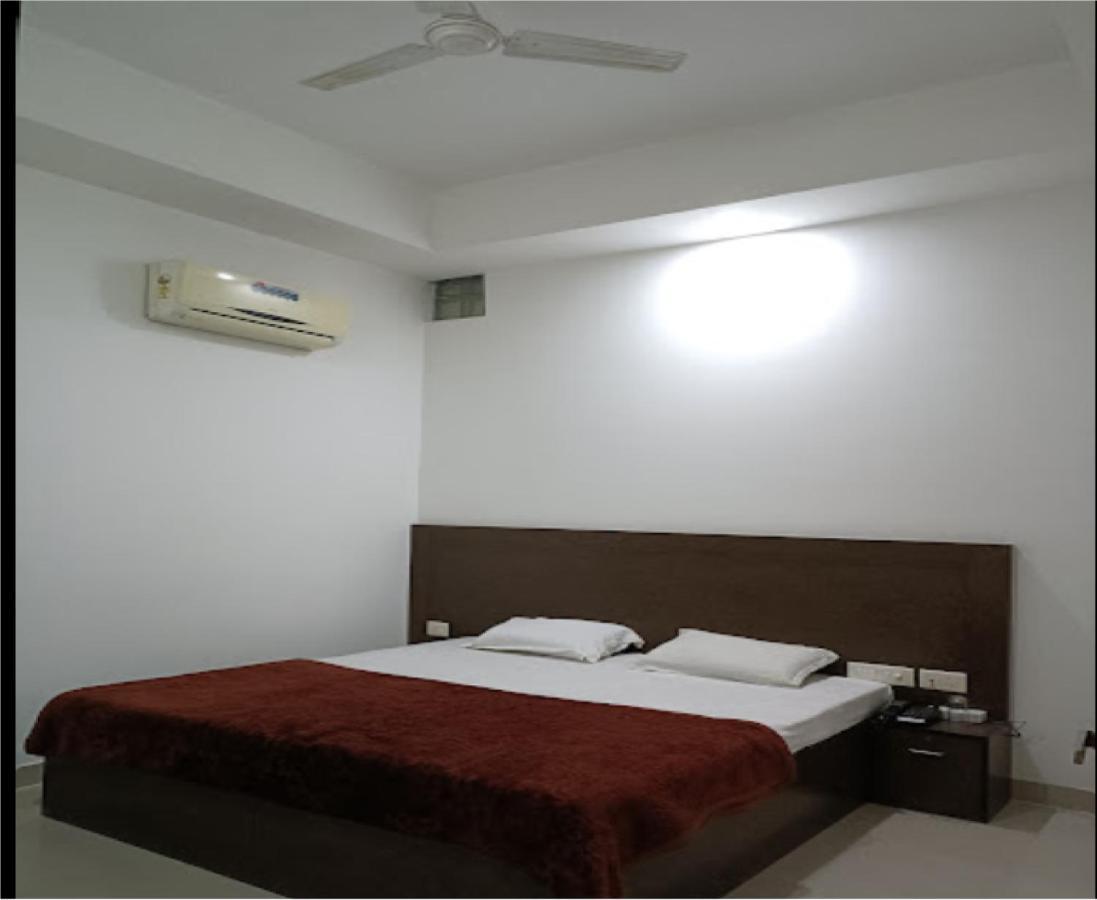 Supreme Guest House By Wb Inn Agra  Ngoại thất bức ảnh